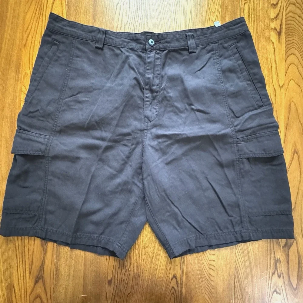 Tommy Bahama Relax Black Flat Front Cargo Pocket Shorts Men's Size 40